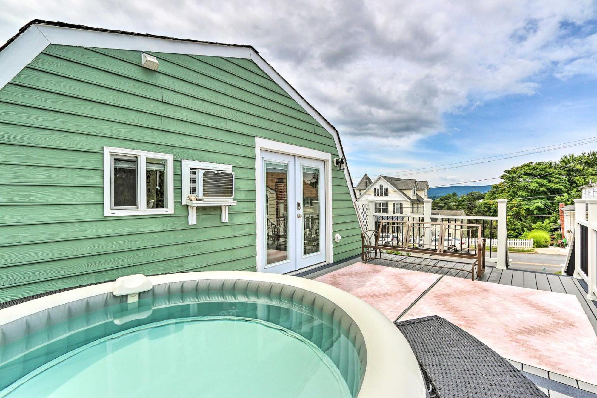 Epic Brunswick Apartment, Deck With Private Hot Tub! Екстер'єр фото
