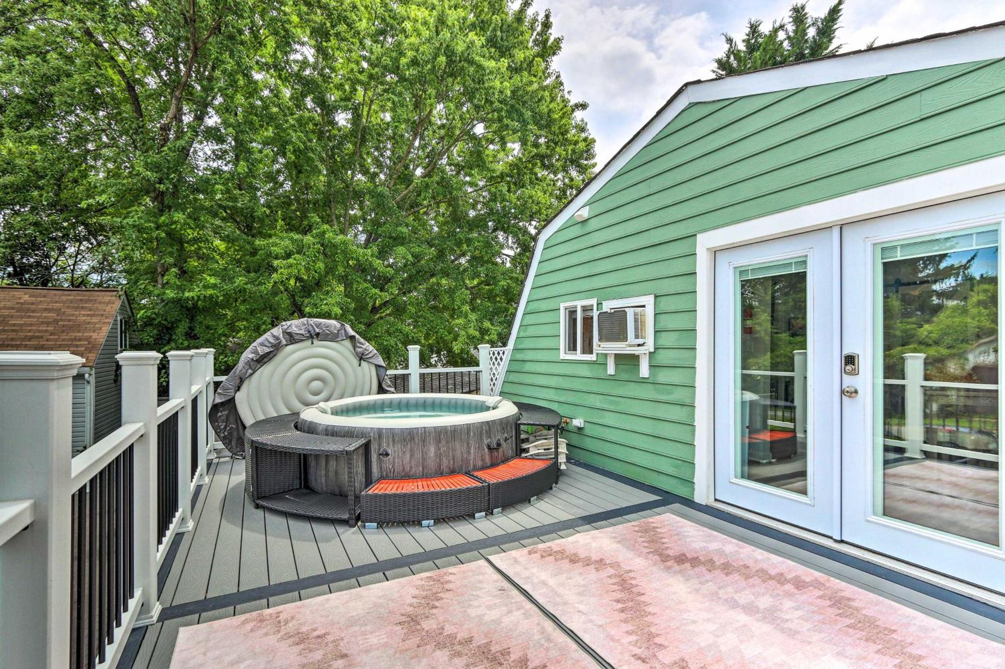 Epic Brunswick Apartment, Deck With Private Hot Tub! Екстер'єр фото